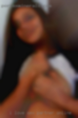 I love getting sex partner online and being naked.